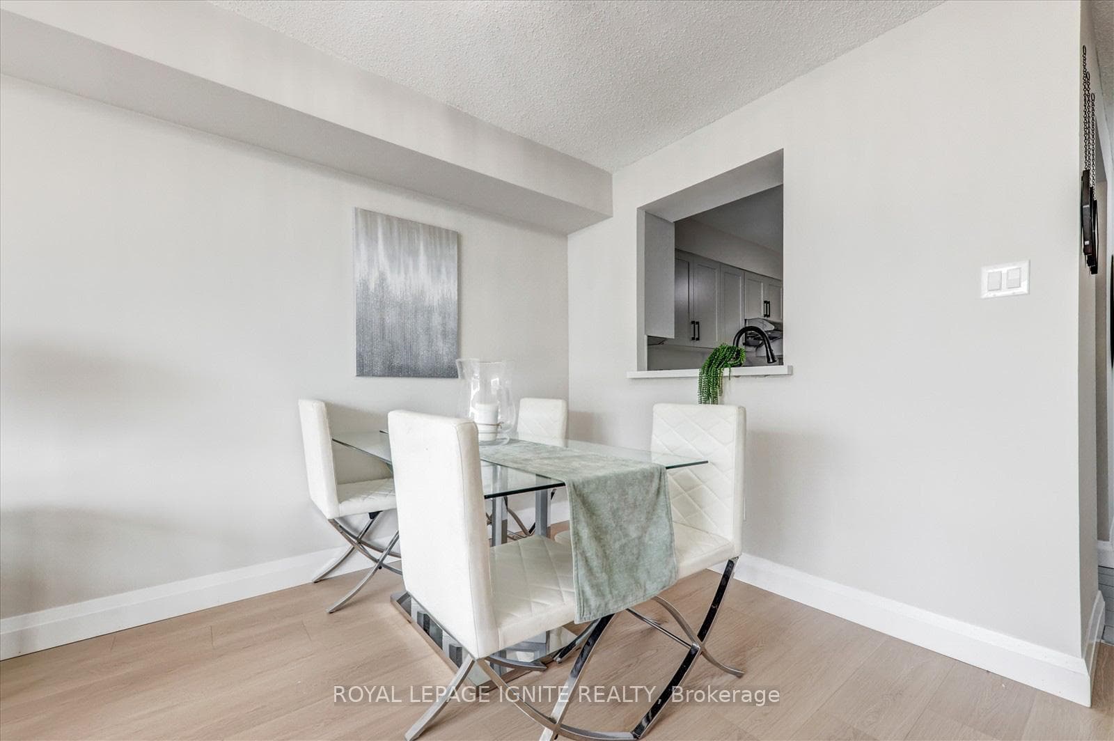 410 Mclevin Avenue Unit 906 photo 10