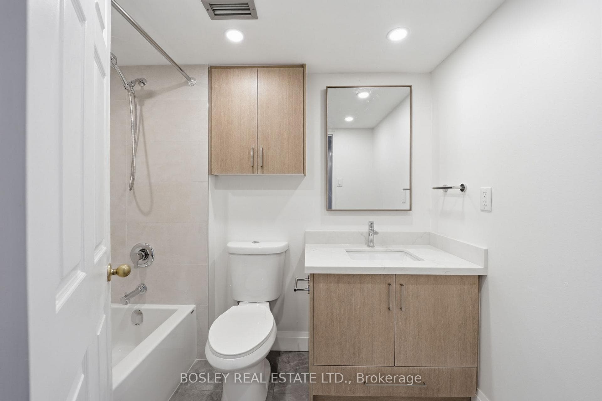 701 King Street Unit 808 photo 18
