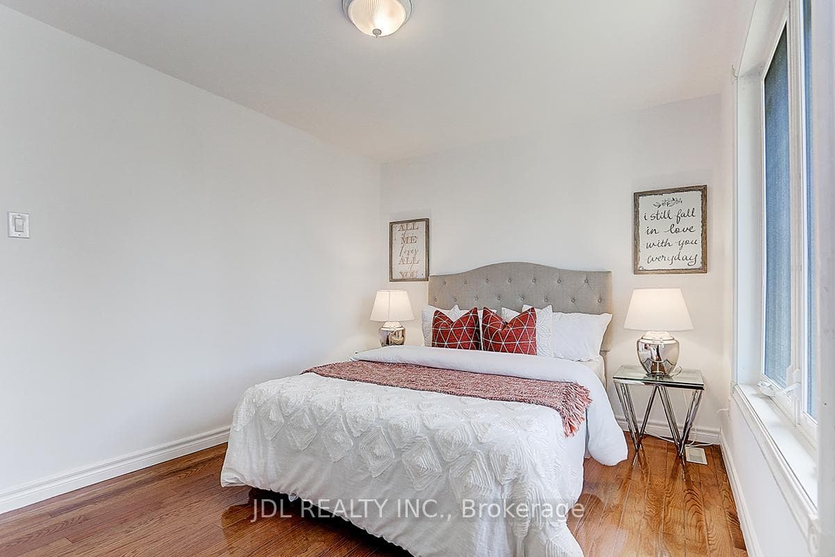 6 Taverly Road photo 32