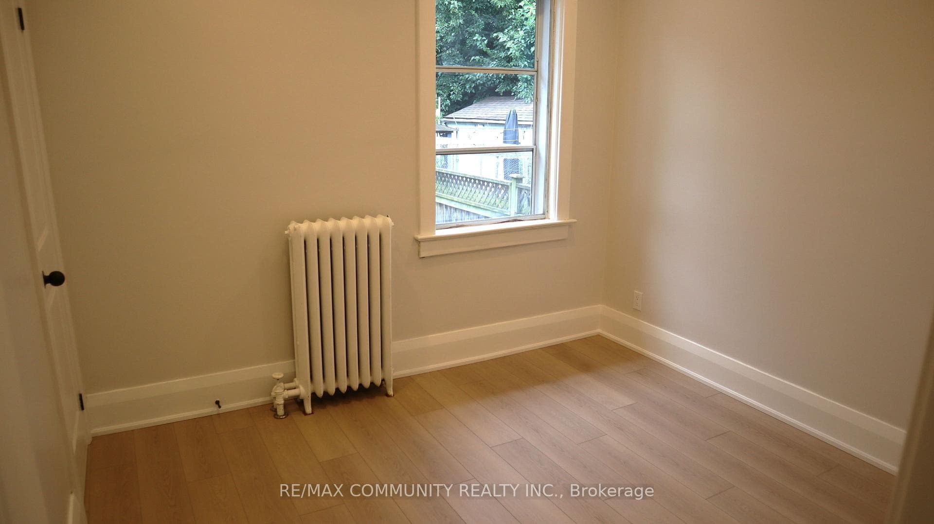 731 Coxwell Avenue Unit Main Fl photo 13
