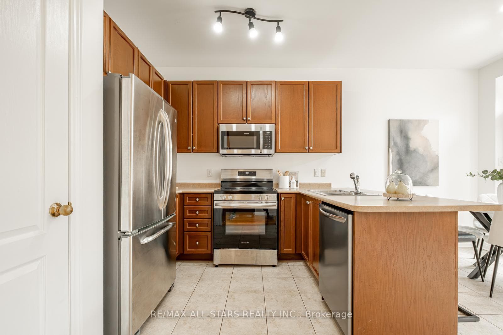 69 Mantle Avenue photo 21