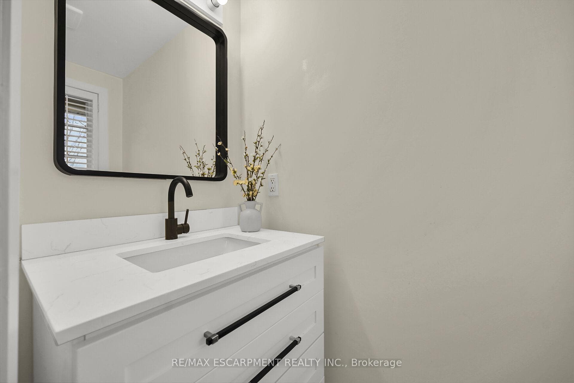 2151 Walkers Line Unit 10 photo 18