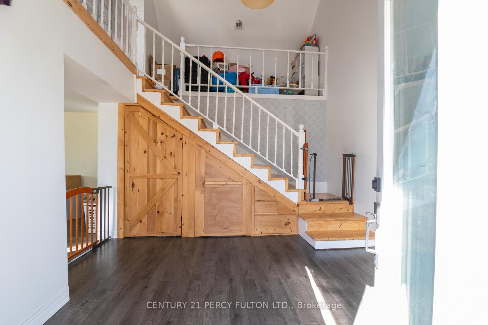 585 Westplain Road photo 3