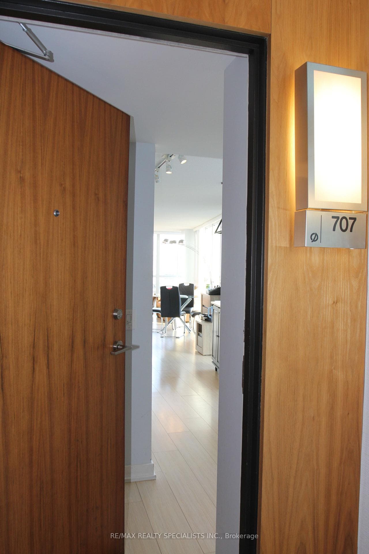75 Queens Wharf Road Unit 707 photo 1