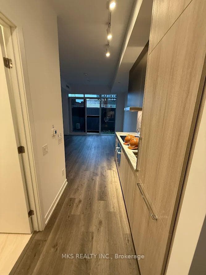 771 Yonge Street Unit 1210 photo 11