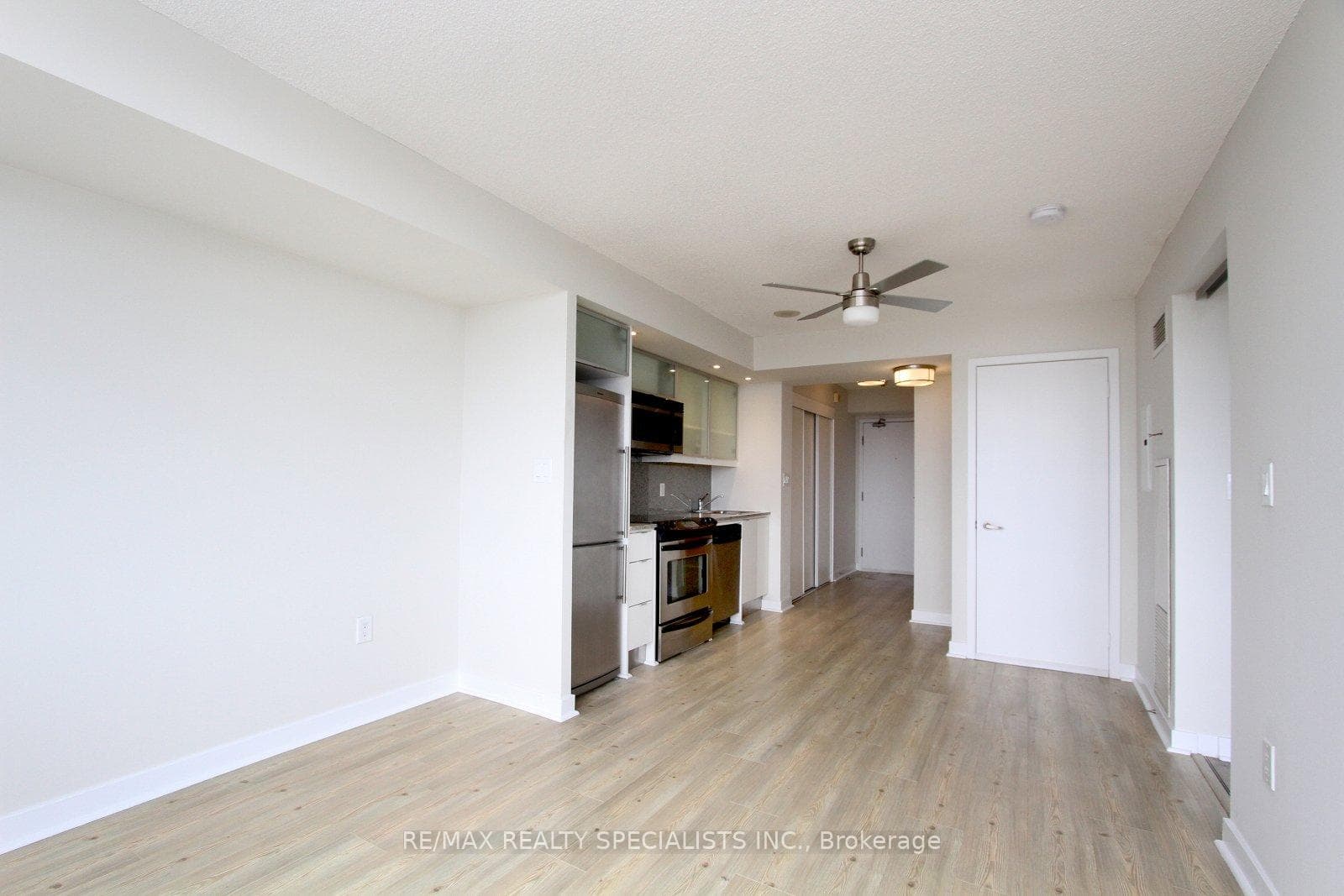 25 Telegram Mews Unit 3801 photo 7
