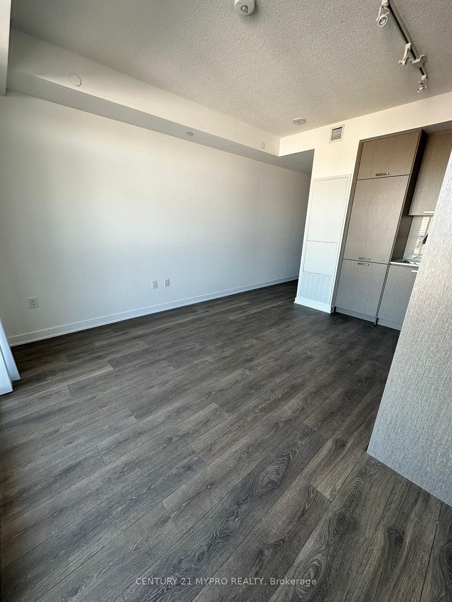 10 Honeycrisp Crescent Unit 1017 photo 5