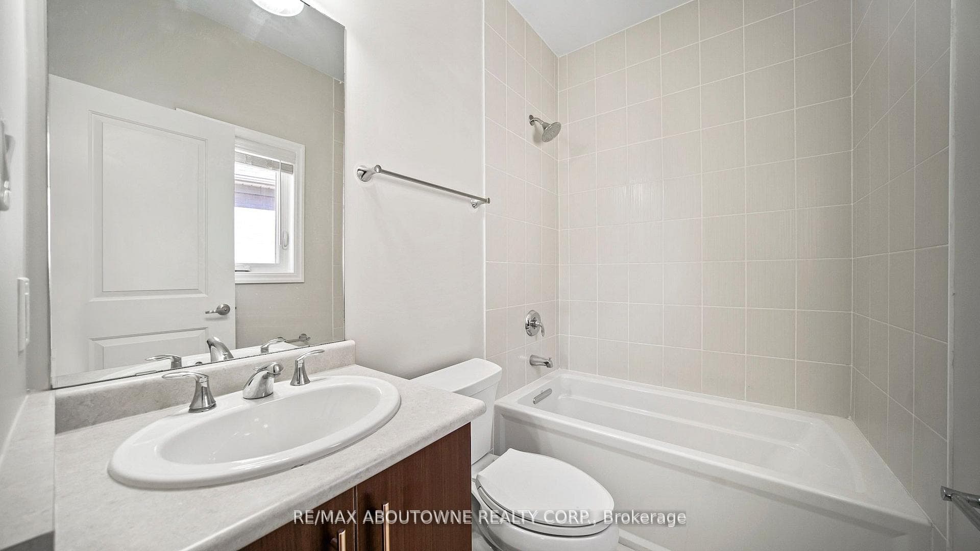 129 Robert Berry Crescent photo 21