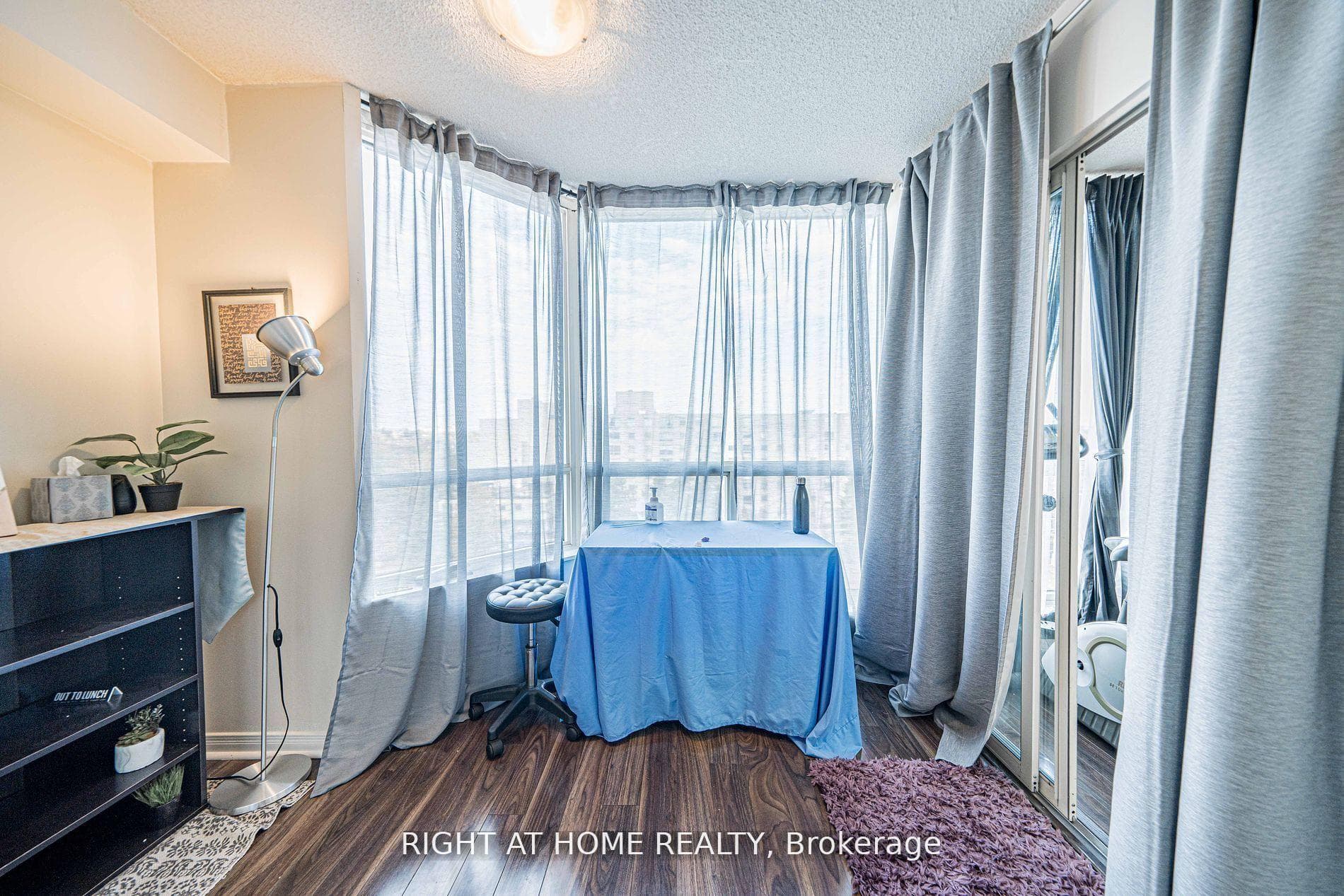 309 Major Mackenzie Drive Unit 806 photo 18