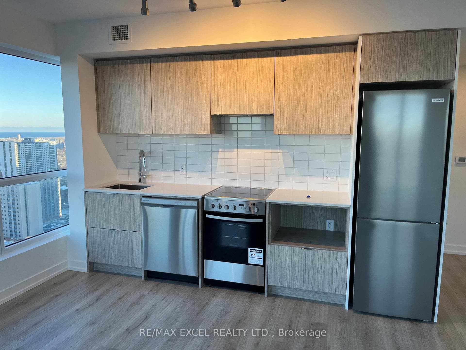 395 Bloor Street Unit 2308 photo 2