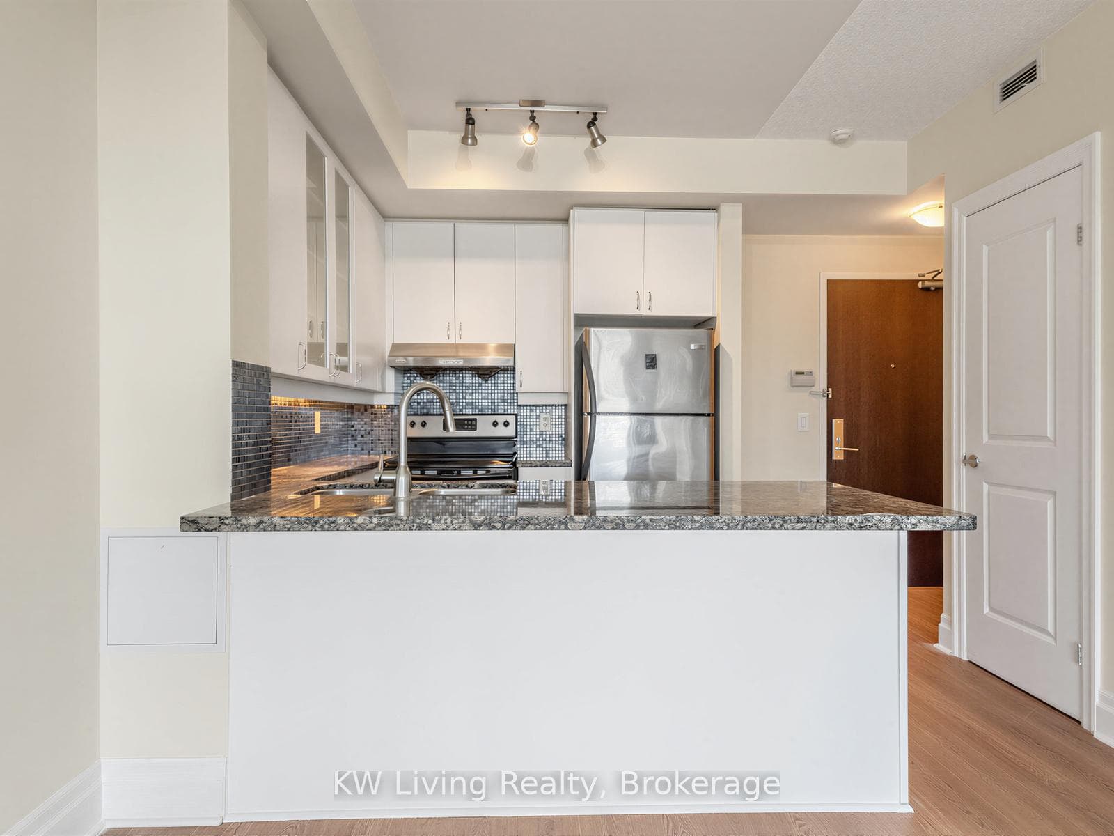 21 Upper Duke Crescent Unit 604 photo 8