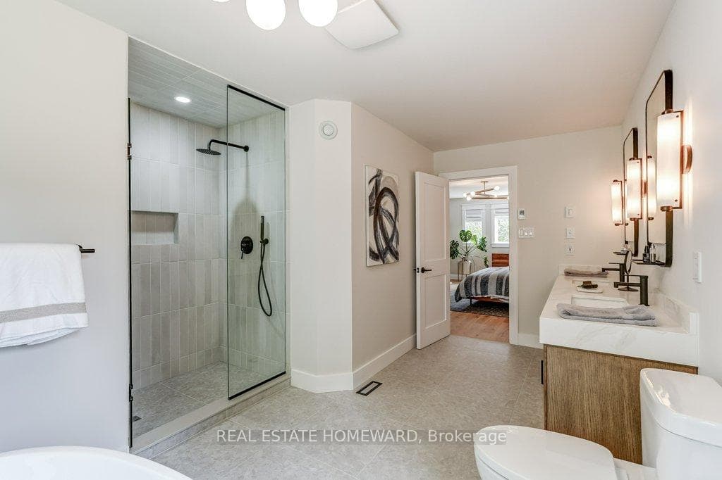 98 Woodview Drive photo 32