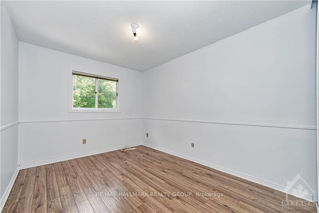 14 ASHPARK Crescent photo 15