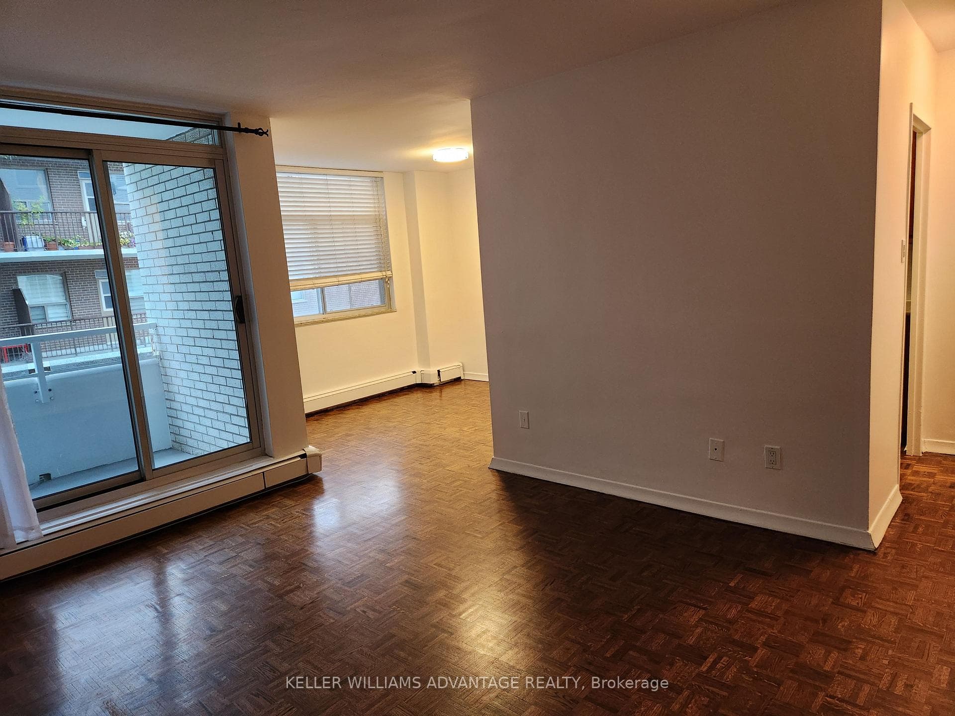 335 Lonsdale Avenue Unit 402 photo 2