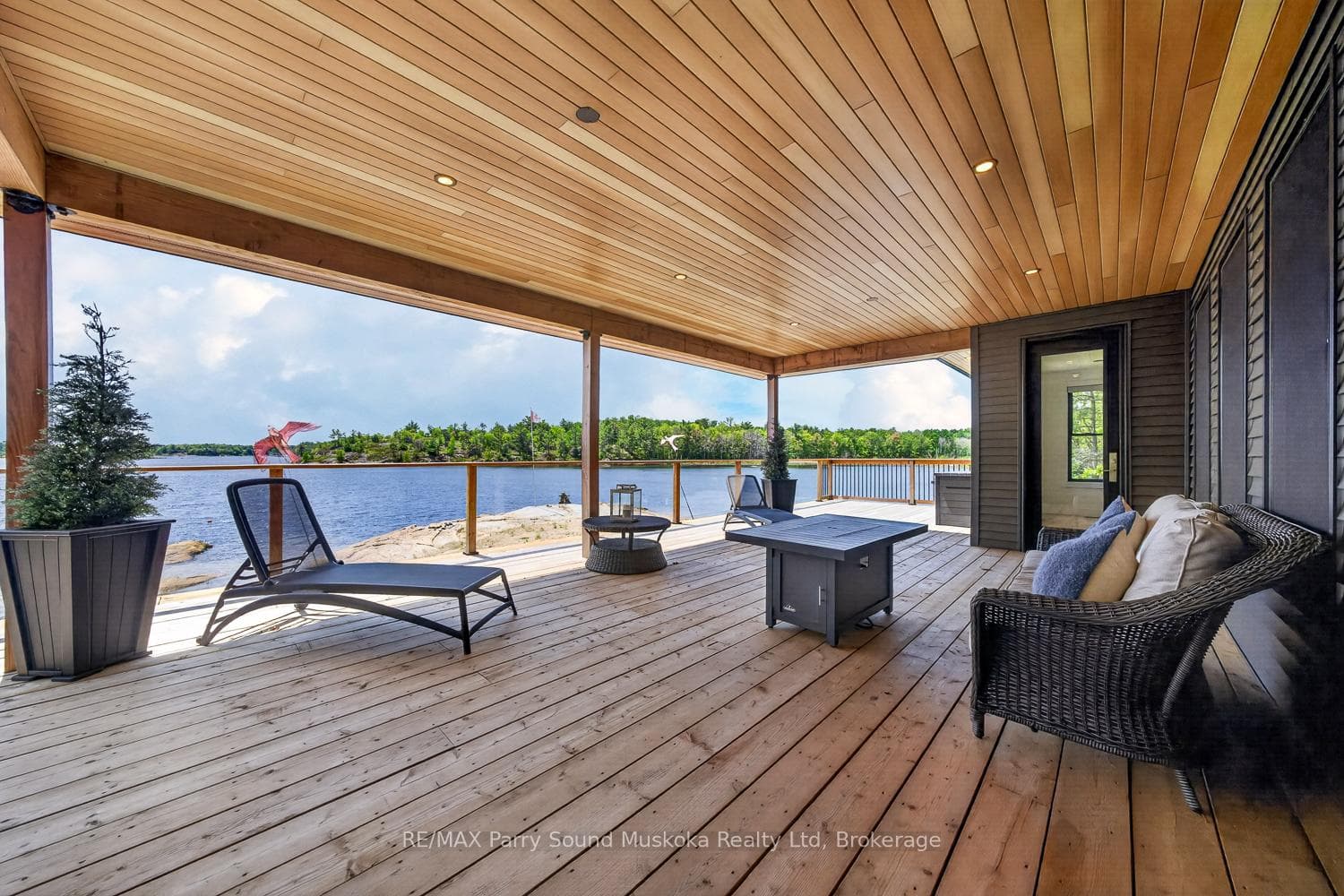 32 A11 Island photo 12