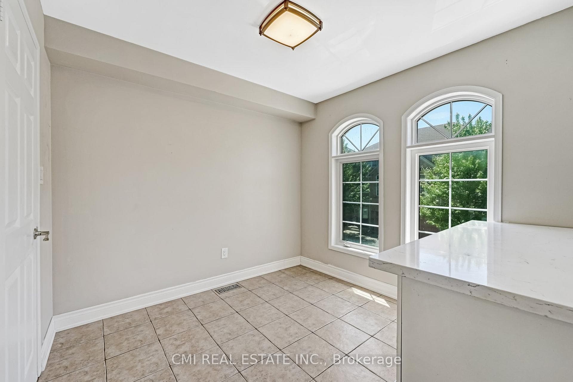 21 Axelrod Avenue photo 17