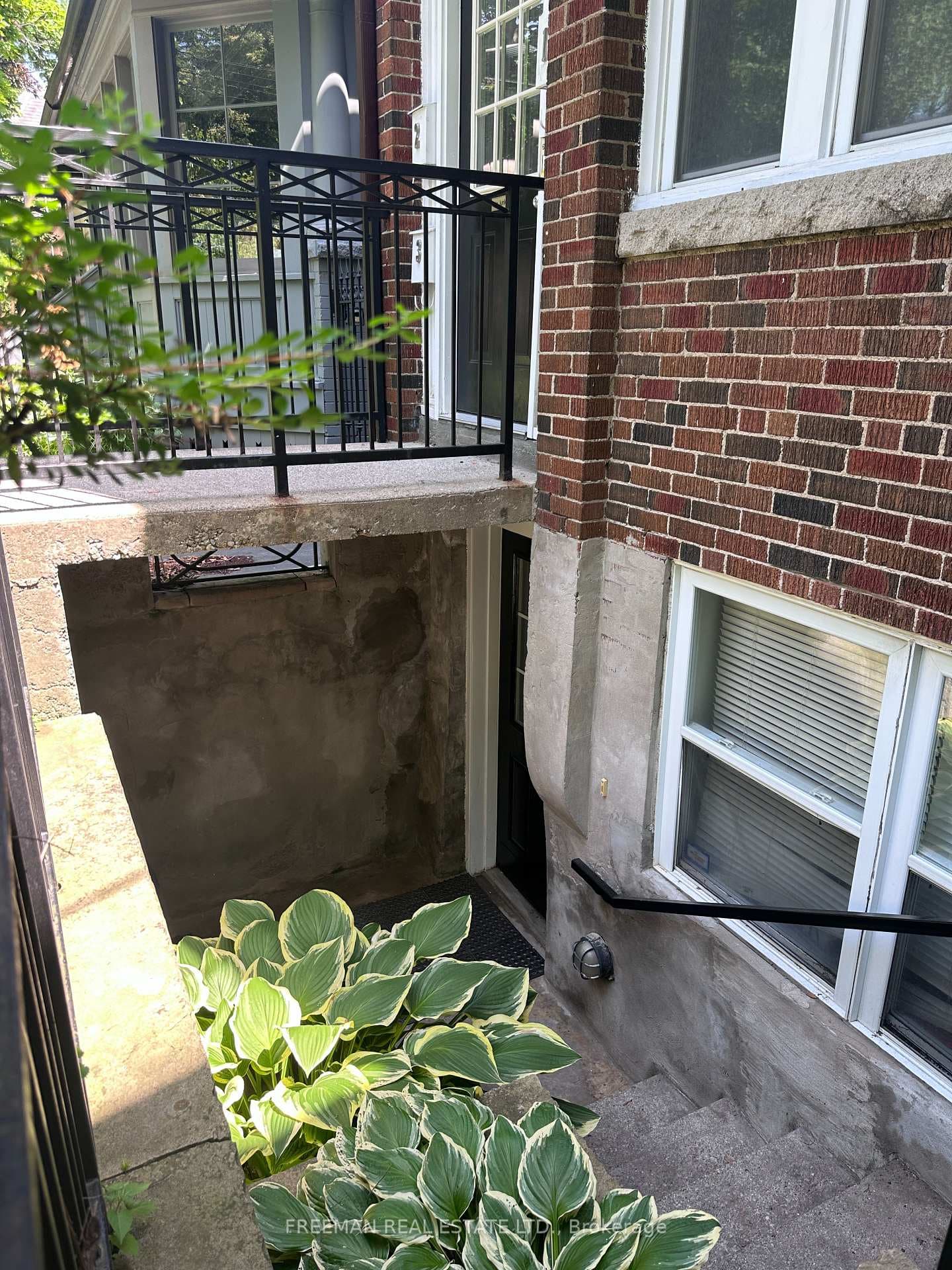 27 Rossmore Road Unit Lower photo 3
