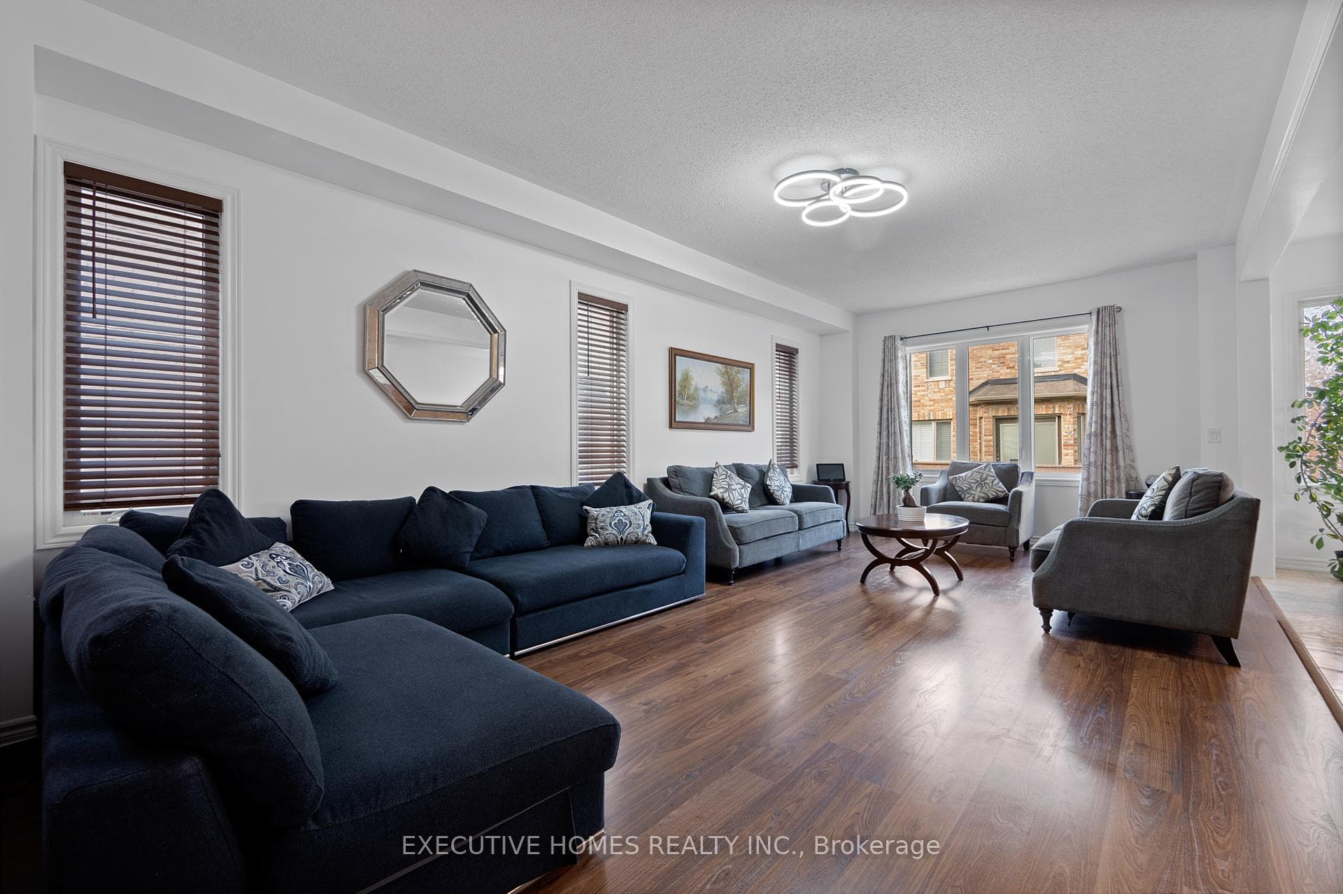 1539 Chretien Street photo 8