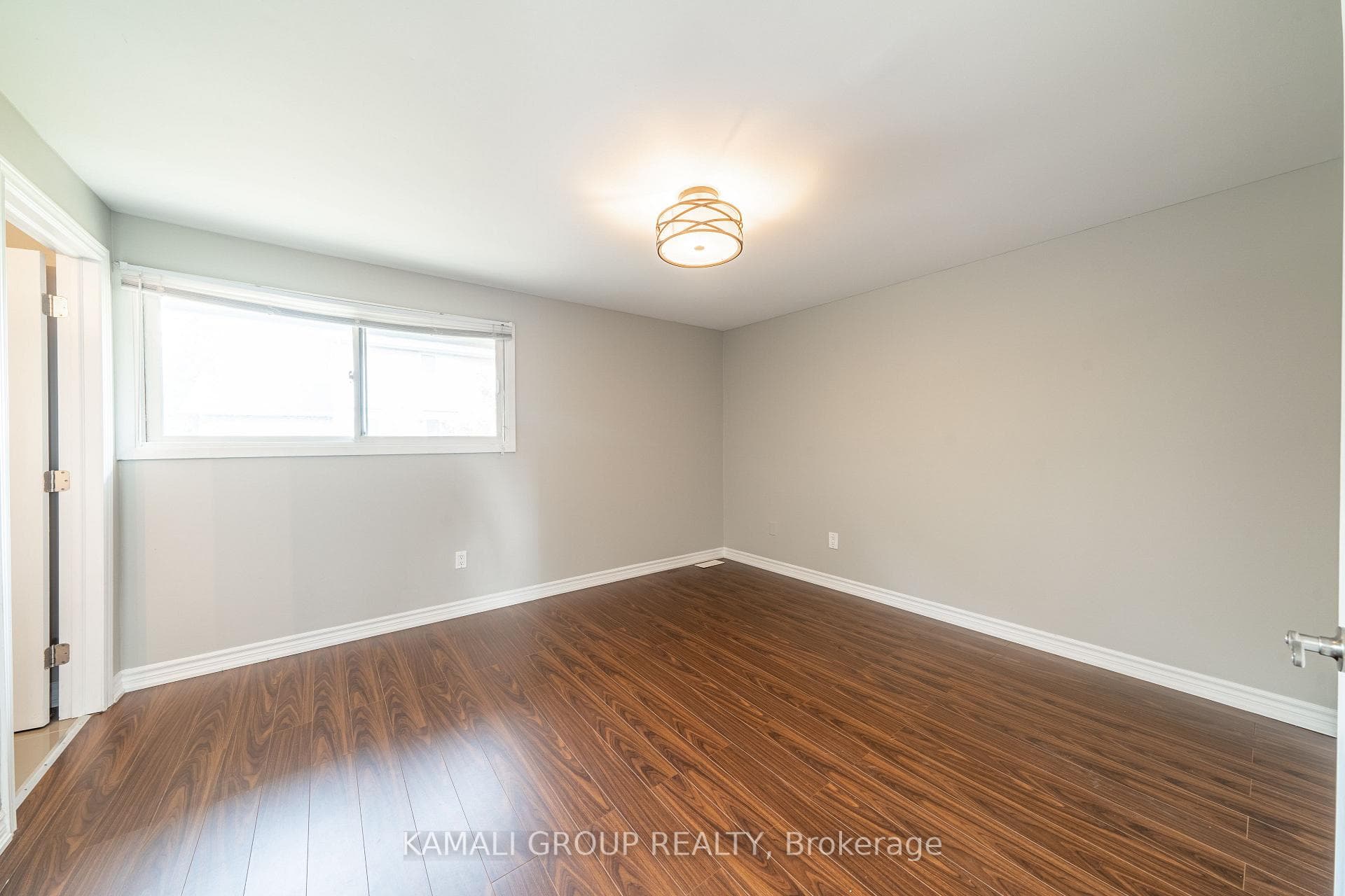 913 Carnaby Crescent photo 17