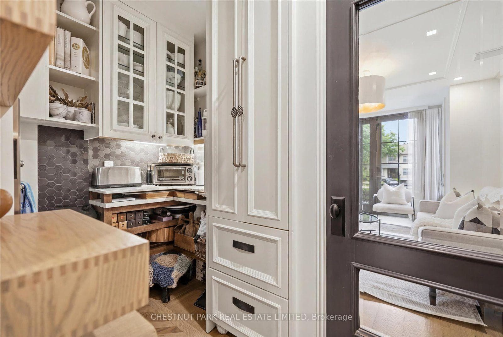 310 Bessborough Drive photo 17