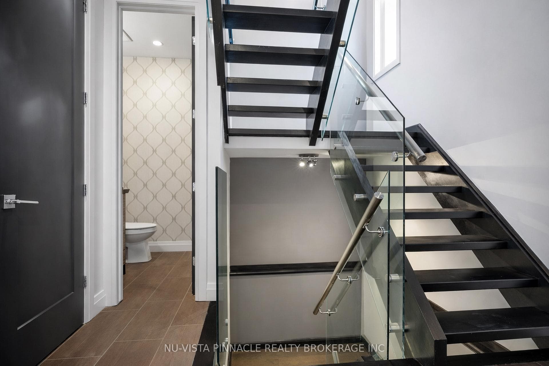 433 Hyde Park Road Unit 16 photo 3