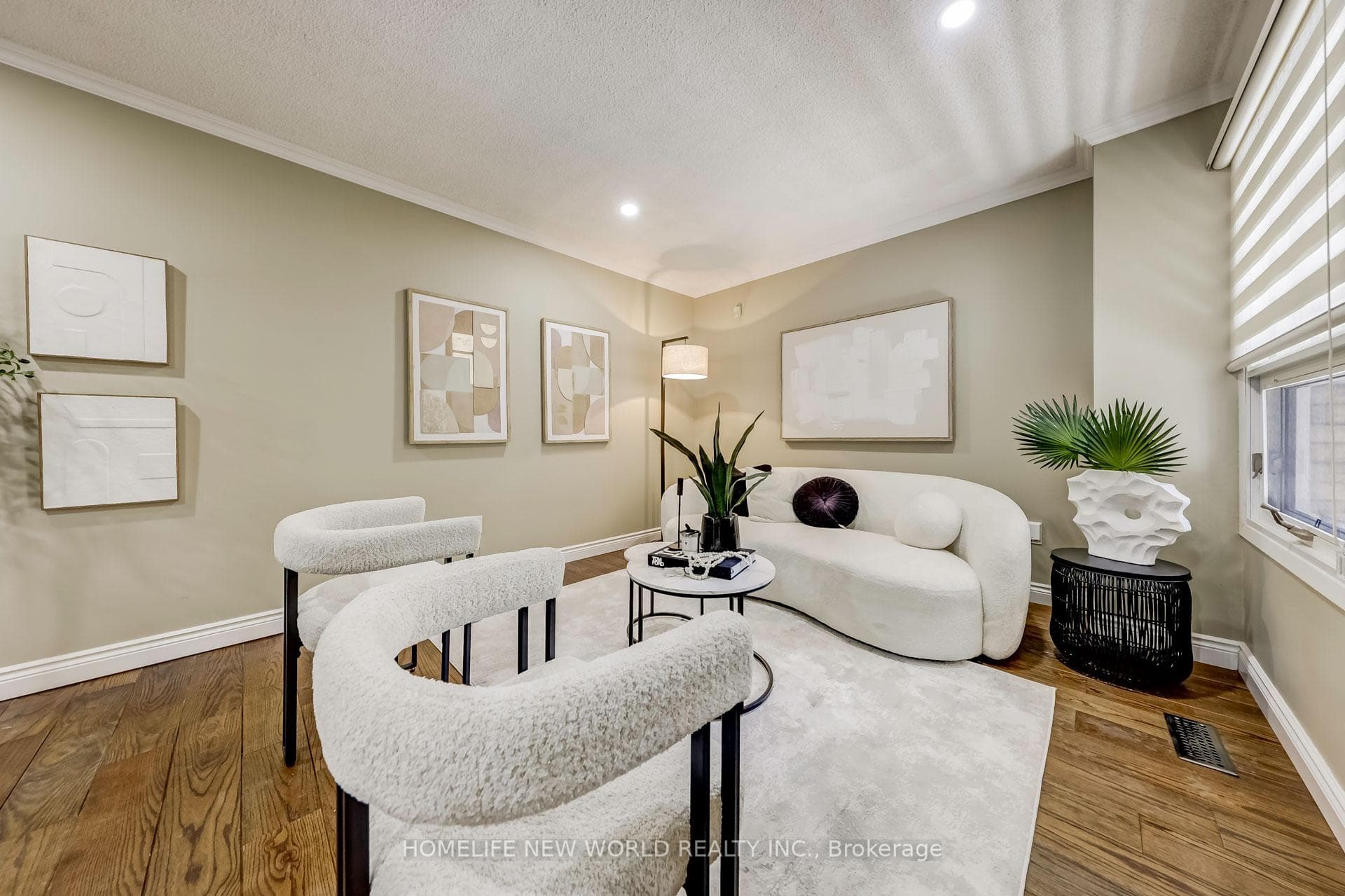 145 Mabley Crescent photo 8