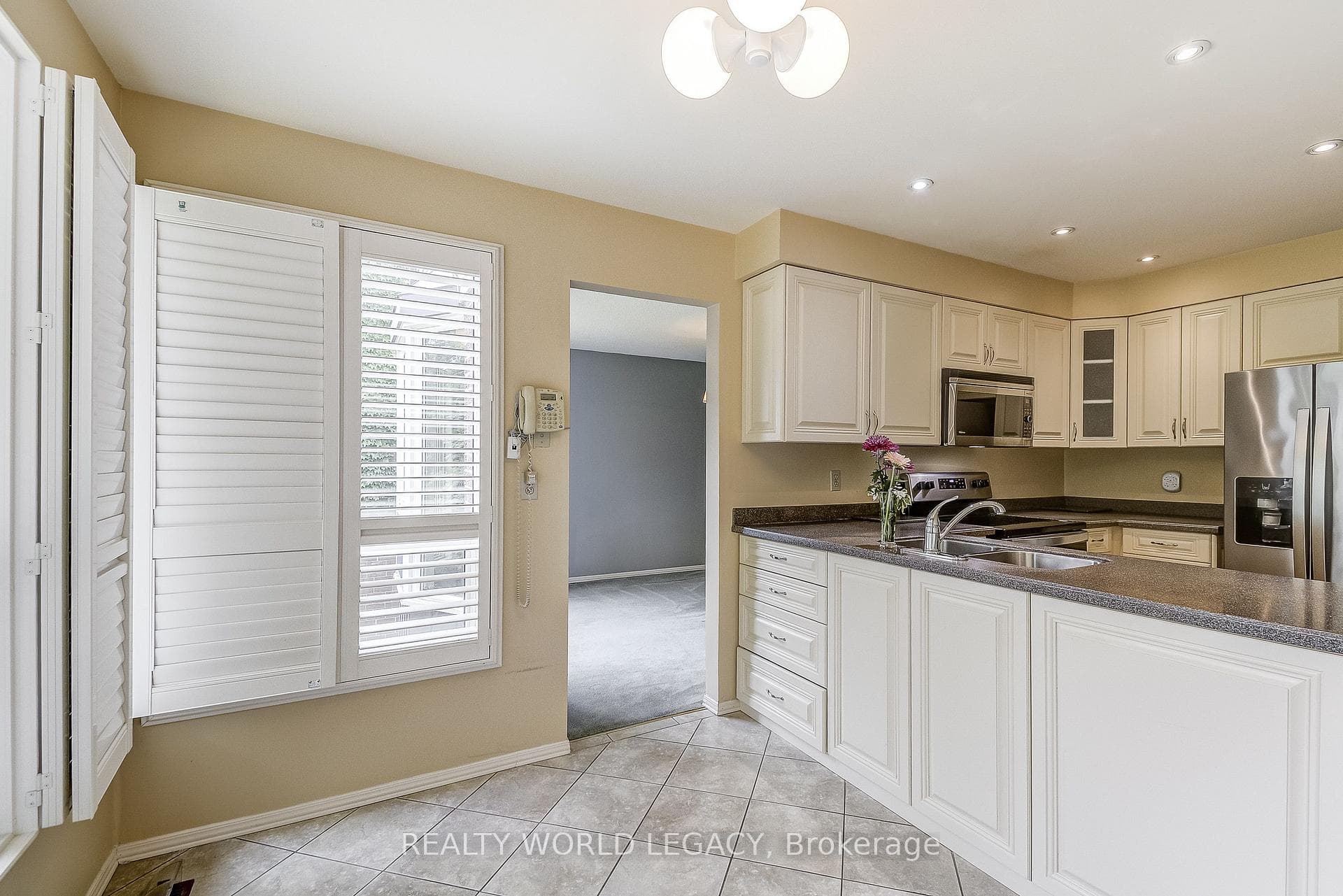 2113 Fallingbrook Court photo 16