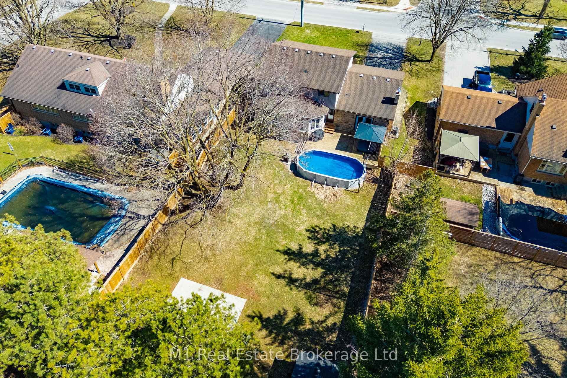 335 Elora Street photo 44