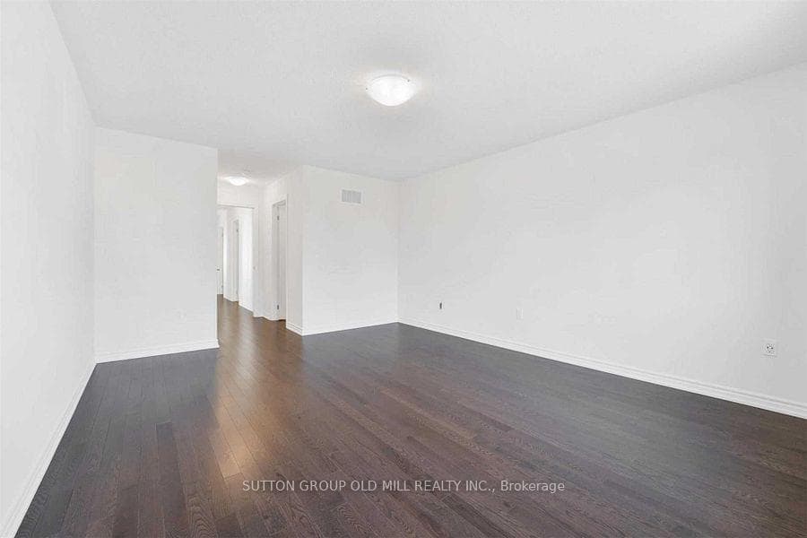 41 Ferragine Crescent photo 32