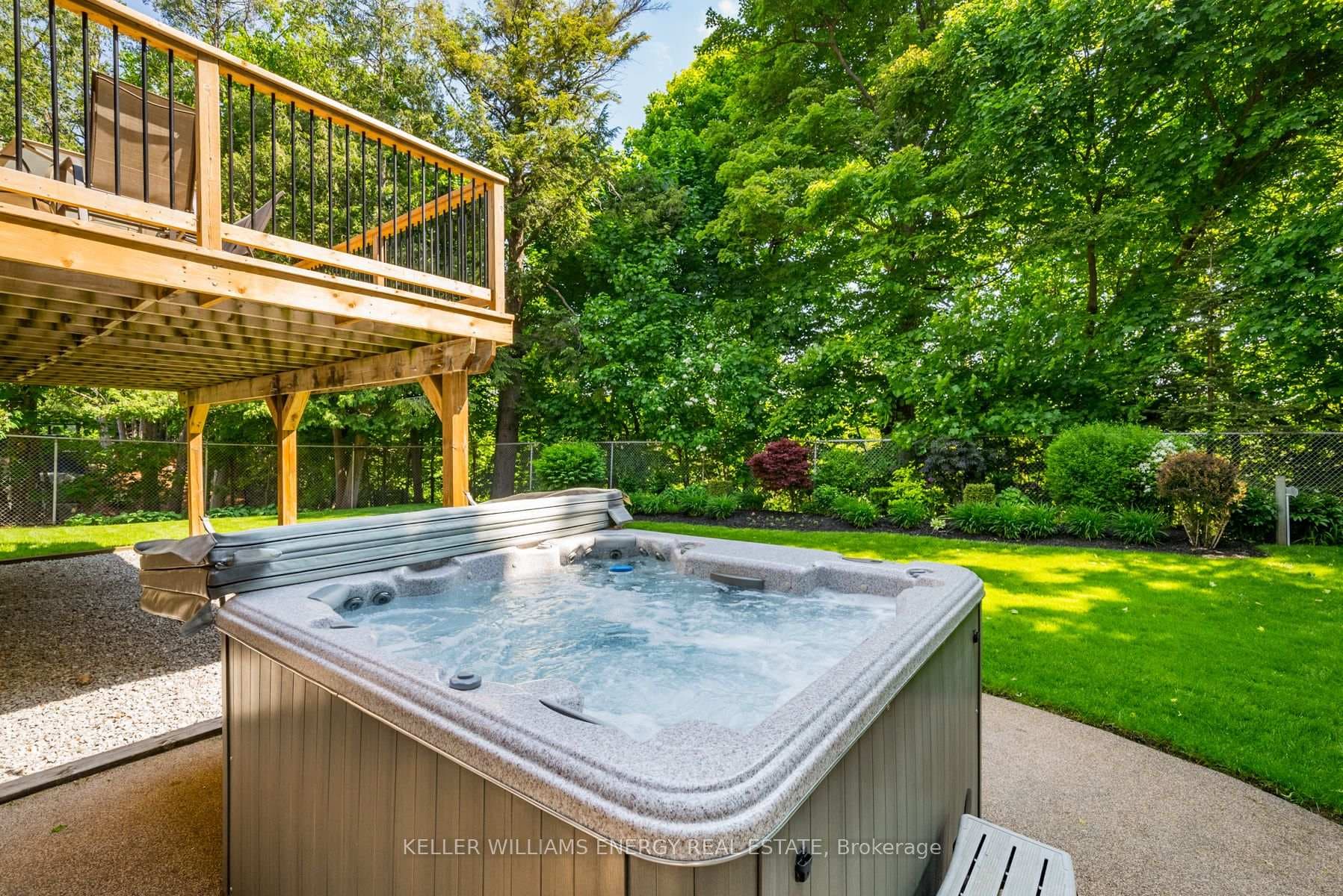 811 Glenmanor Drive photo 4