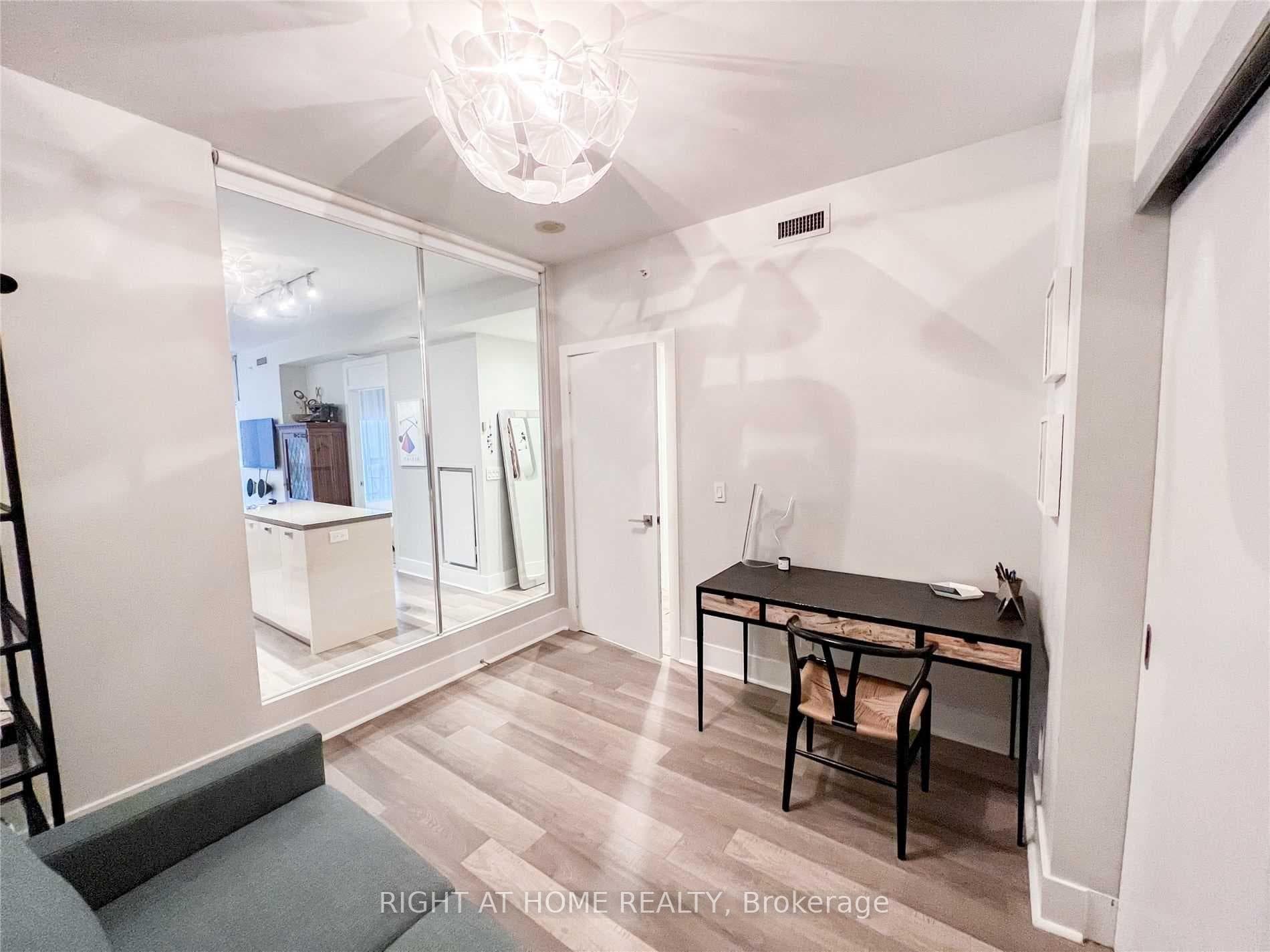 32 Davenport Road Unit 1106 photo 10