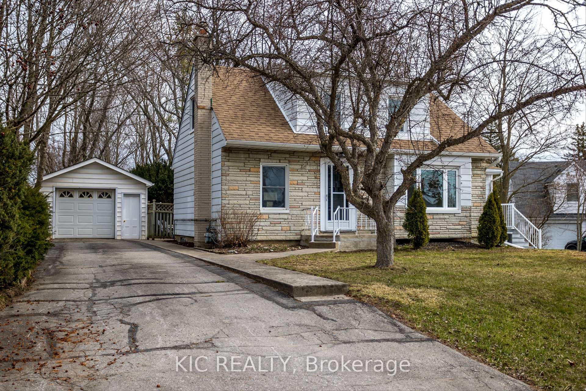 20 Mcnab Avenue photo 1