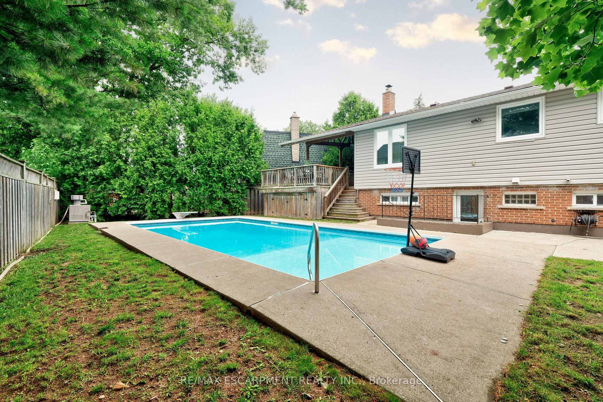 672 Maclaren Drive photo 36