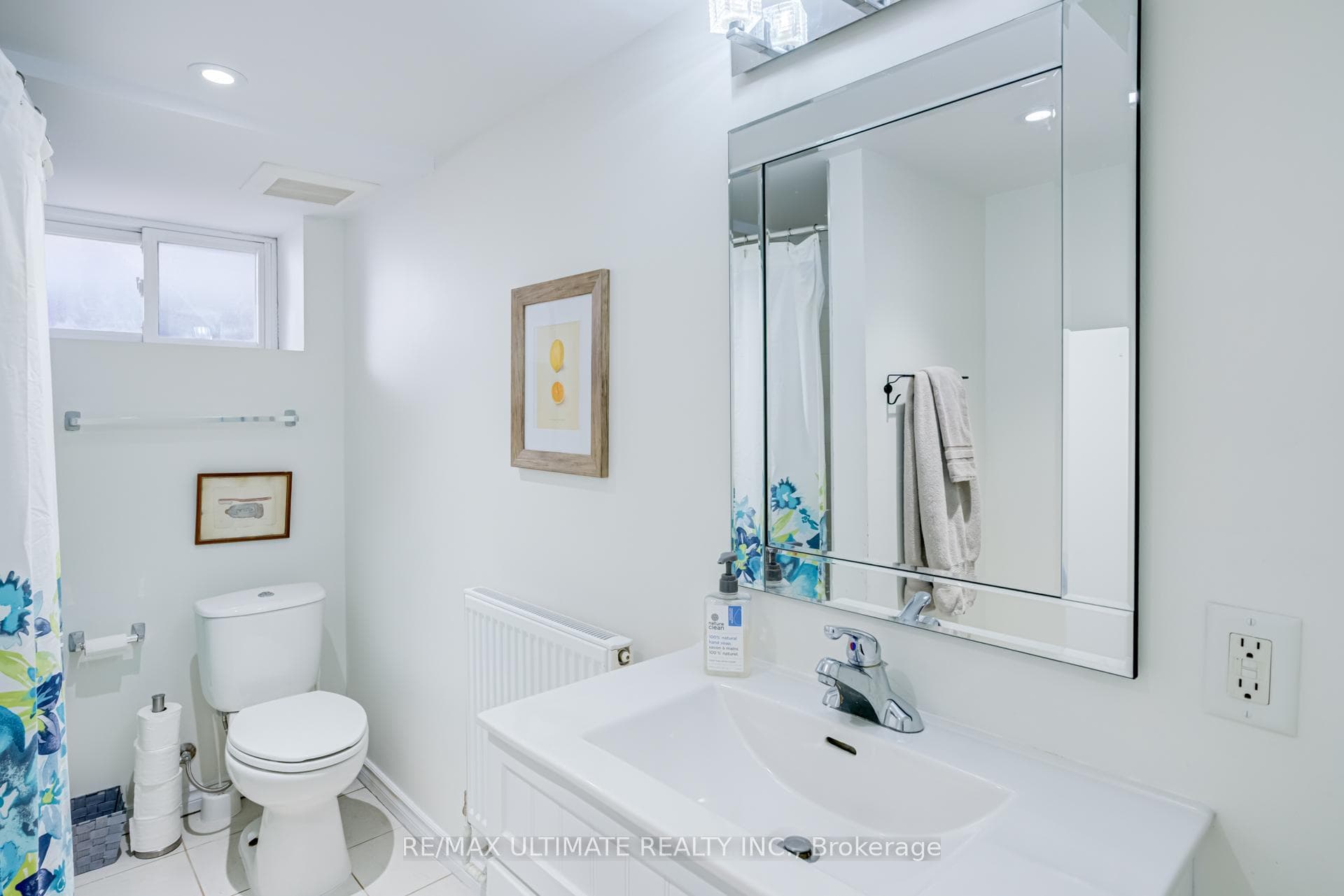 533 Kingston Road photo 24