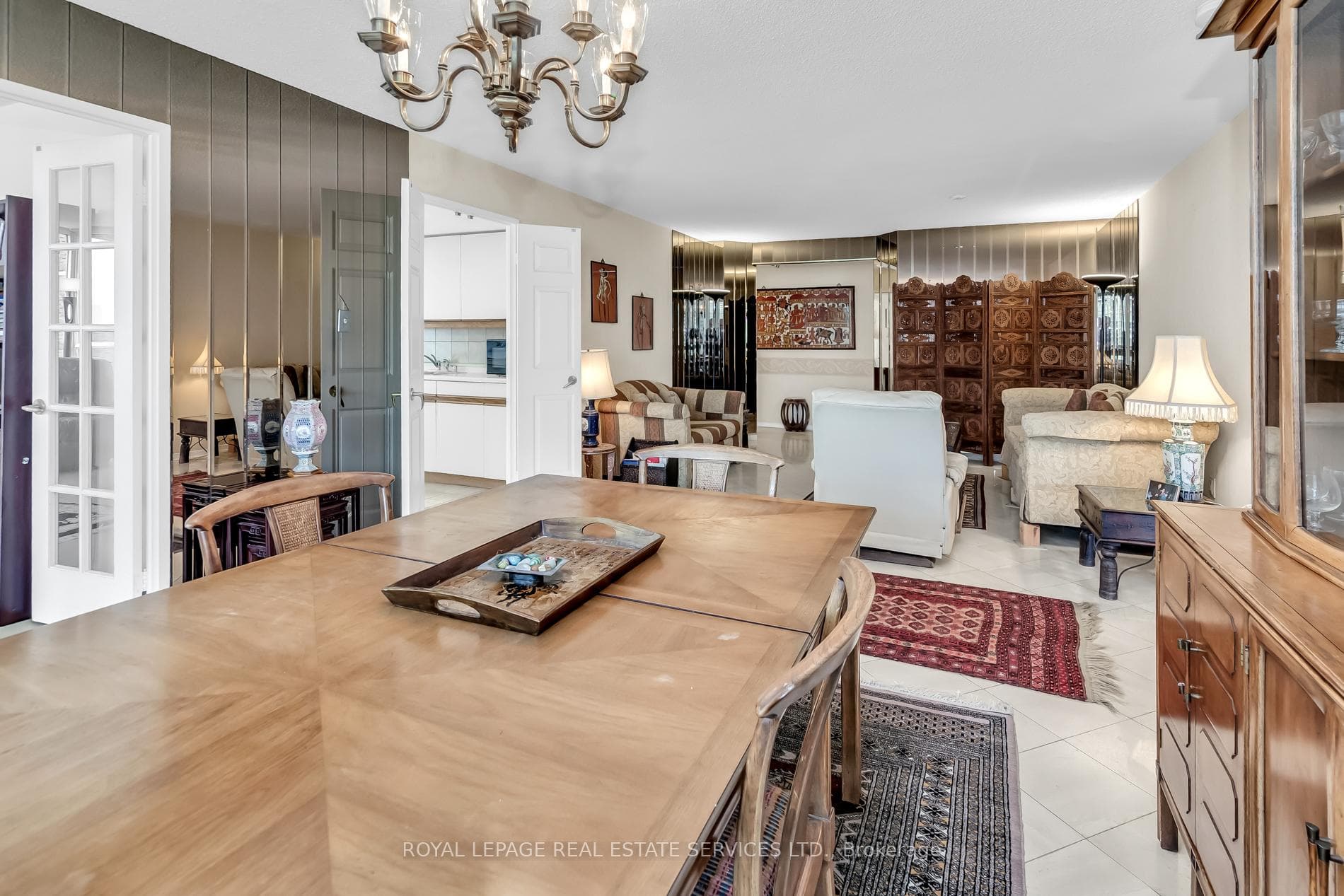 130 Carlton Street Unit 1403 photo 13