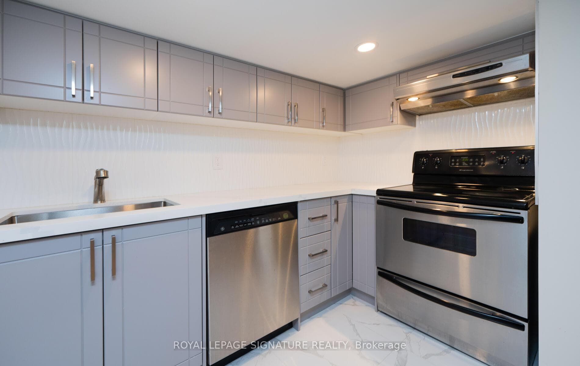 263 Hounslow Avenue Unit Bsmt photo 1
