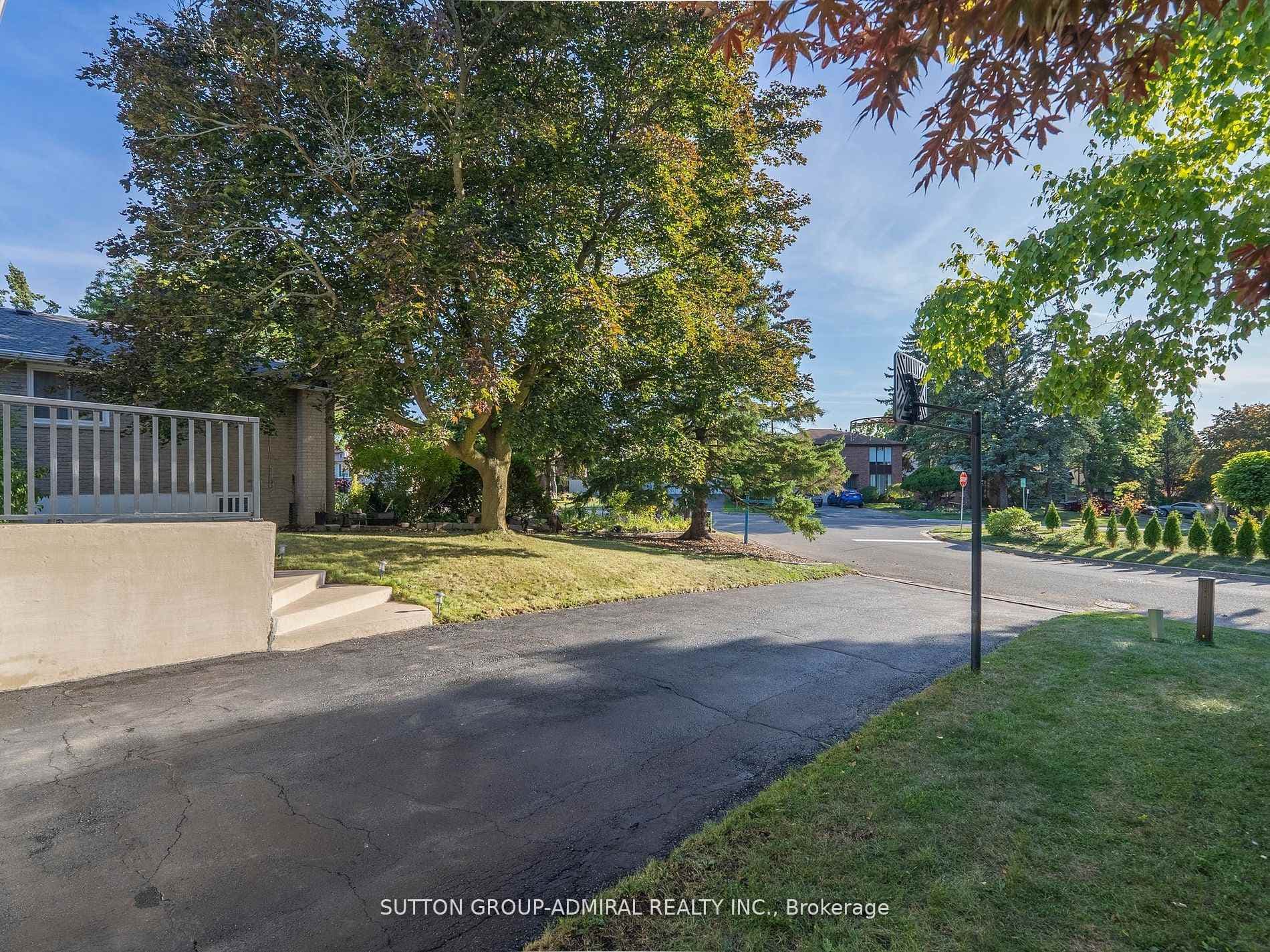 62 Shieldmark Crescent photo 4
