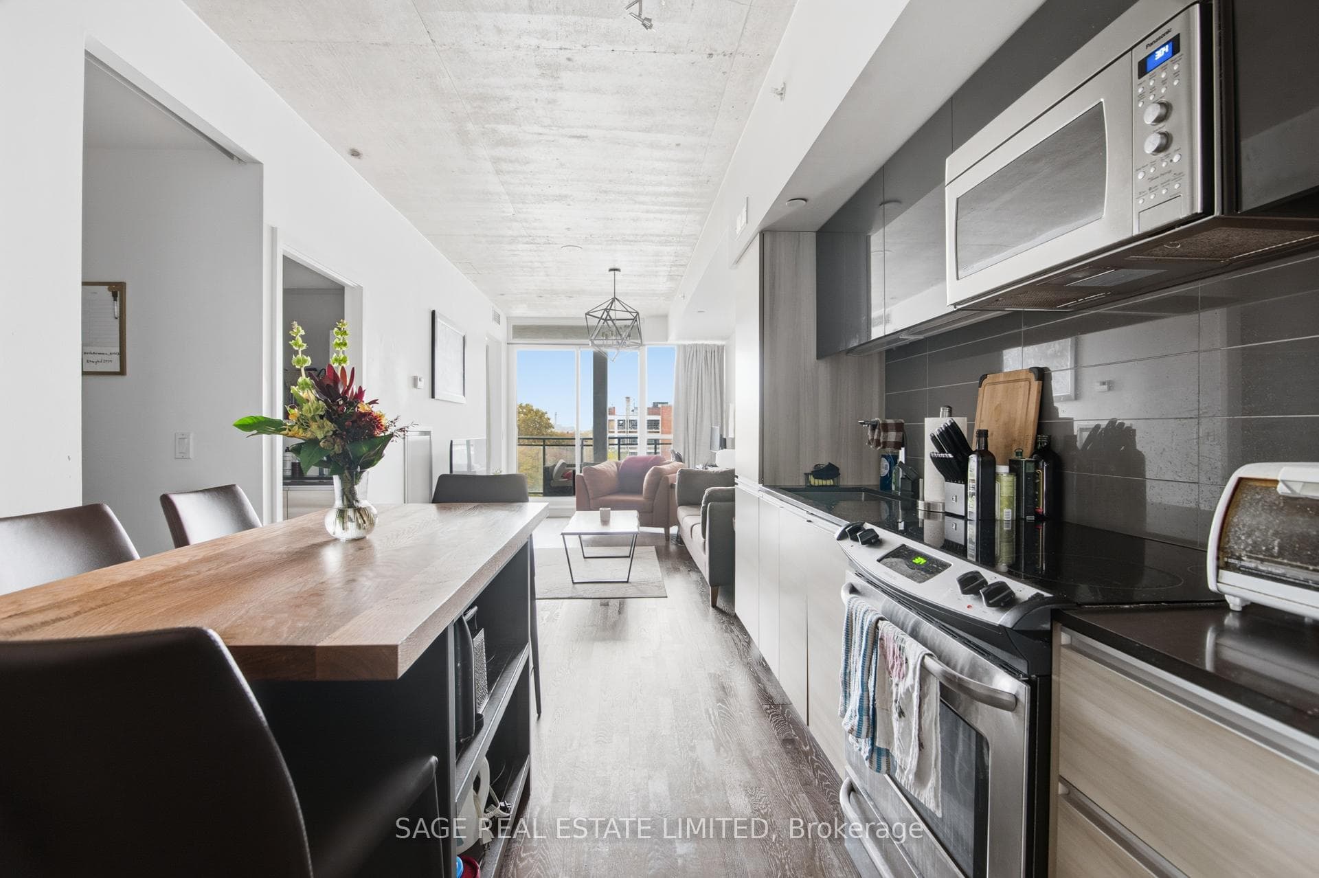 1238 Dundas Street Unit 609 photo 1