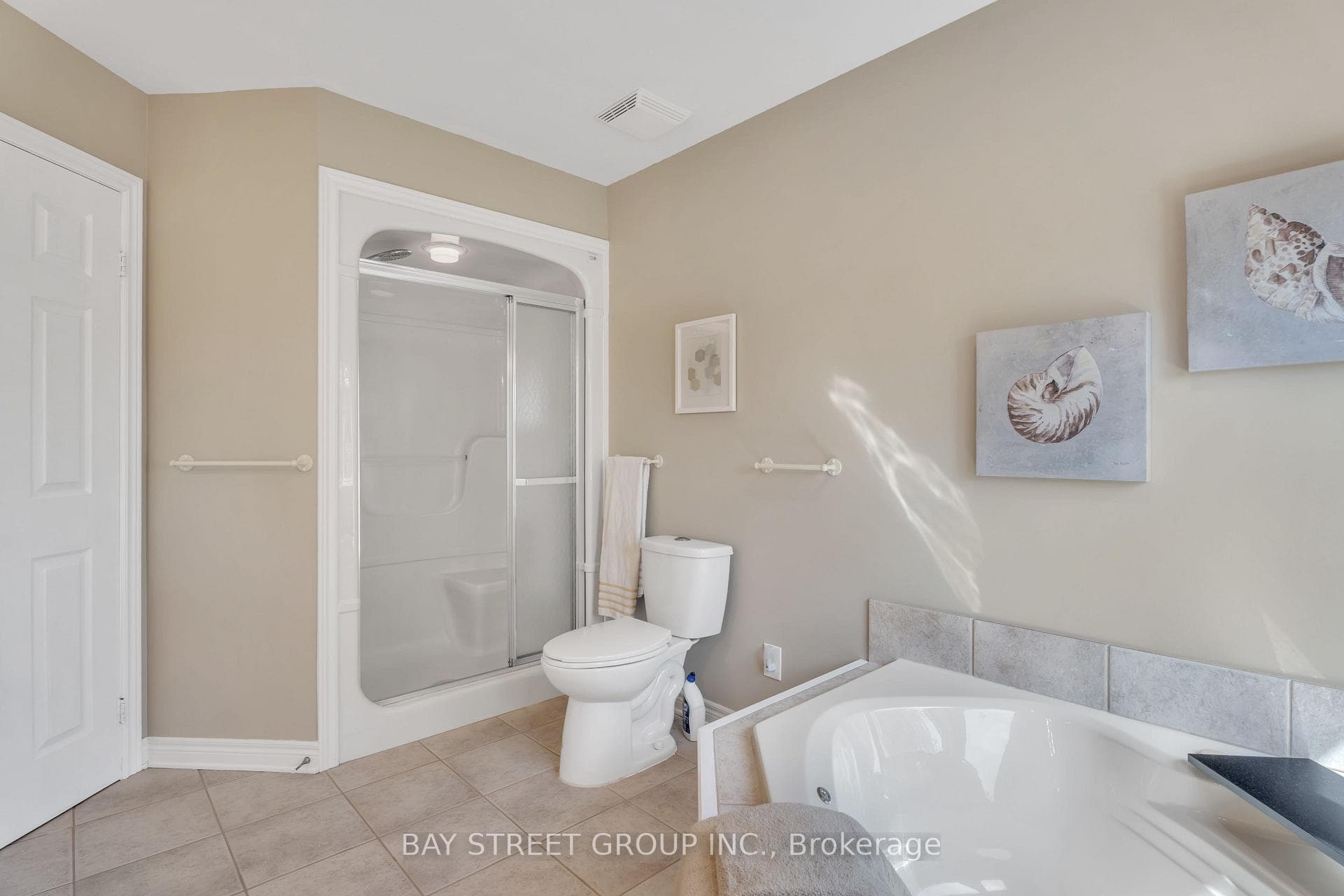 56 GLENRIDGE Crescent photo 16