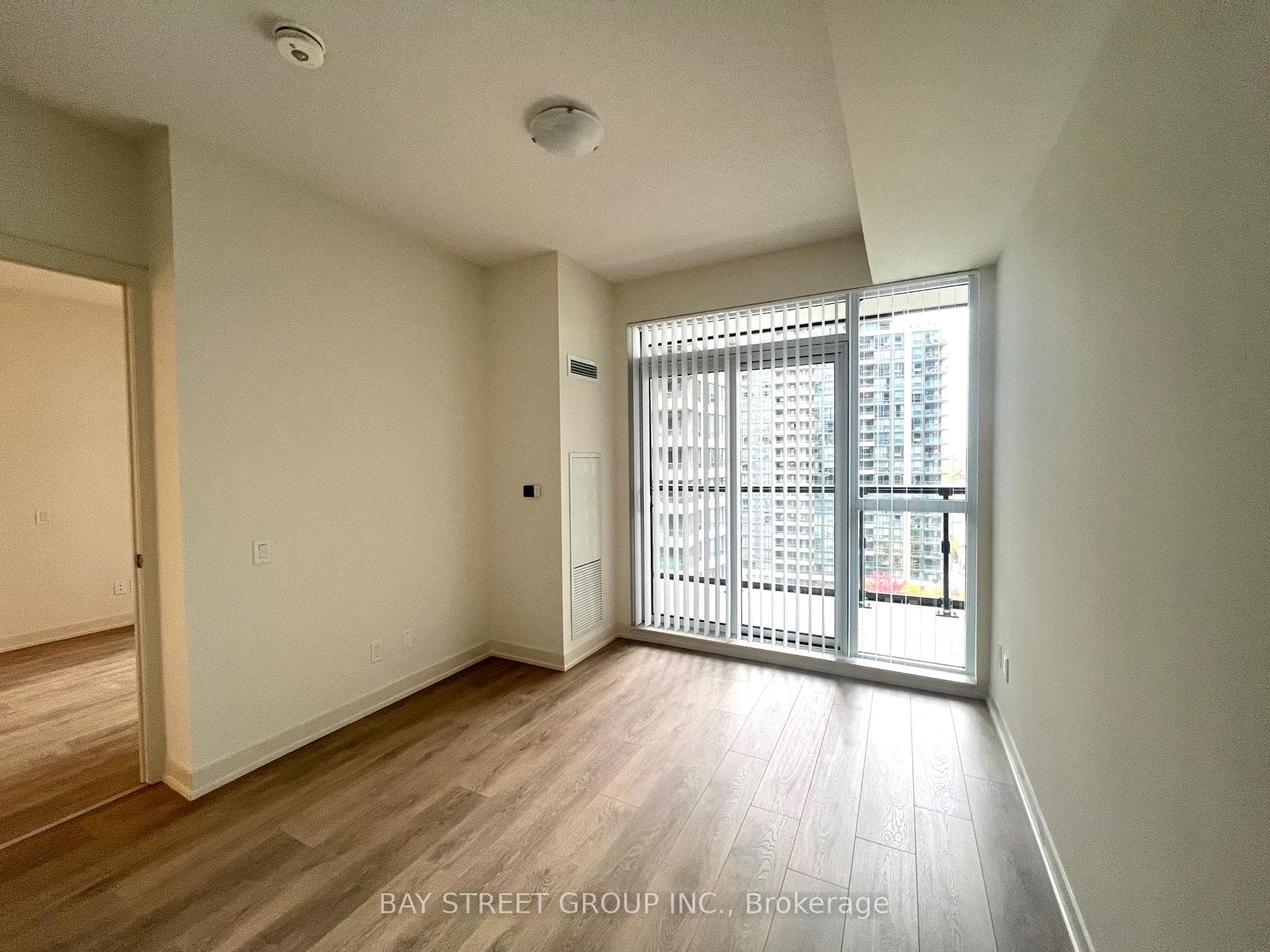 4955 Yonge Street Unit 820 photo 11