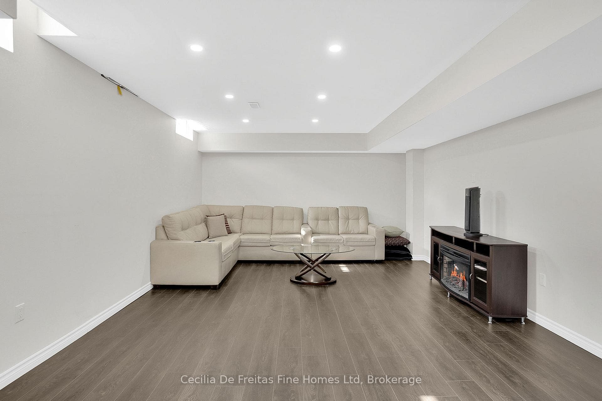 45 Larkin Avenue photo 36