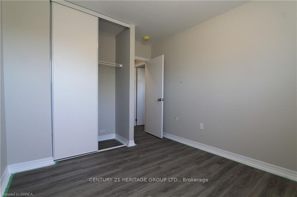 116 King Edward Avenue Unit 7 photo 8