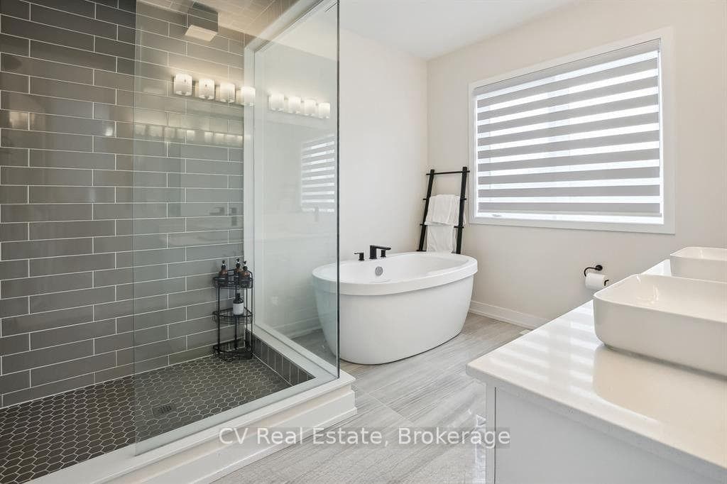 125 Stoneleigh Drive photo 28