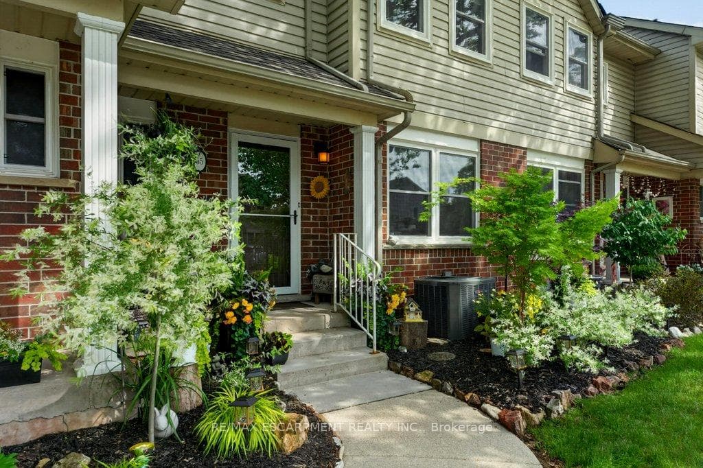 55 Kerman Avenue Unit 55 photo 8
