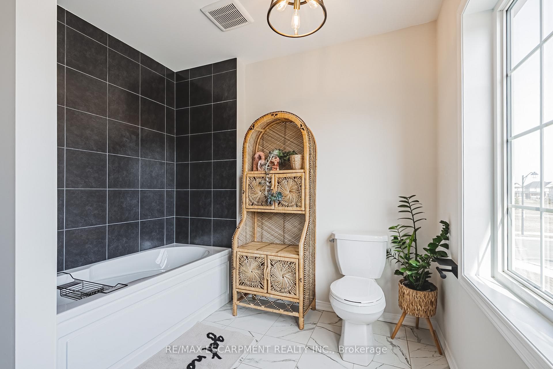 249 Kinsman Drive photo 23