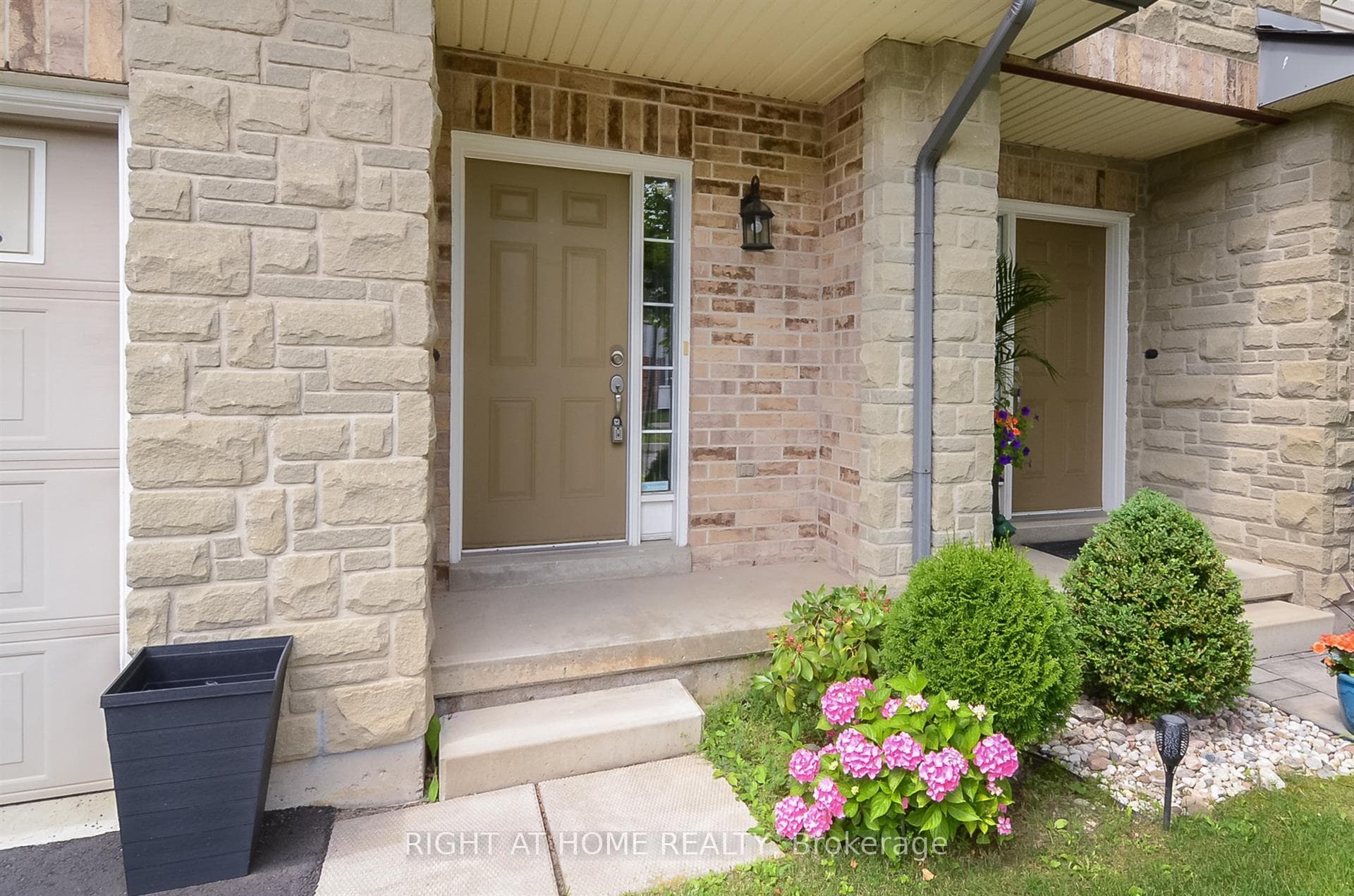 60 Cloverleaf Drive Unit 21 photo 2