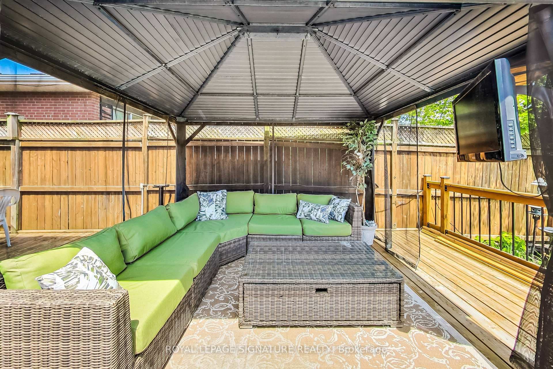 1258 Canvey Crescent photo 32
