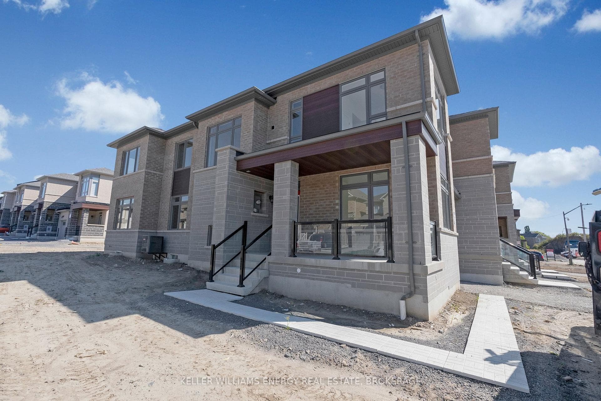 54 Mountainside Crescent photo 1
