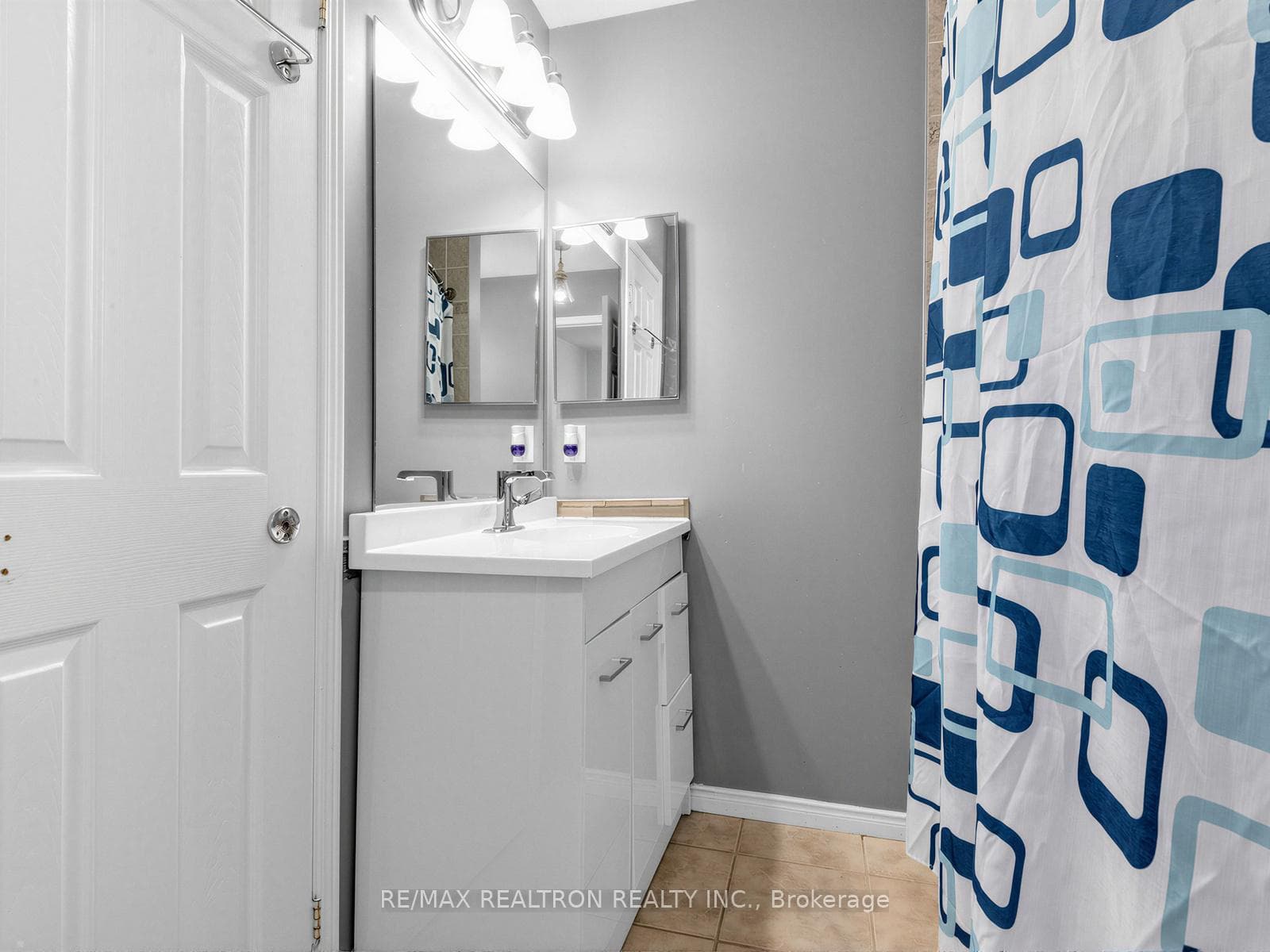 20 Majesty Boulevard photo 13