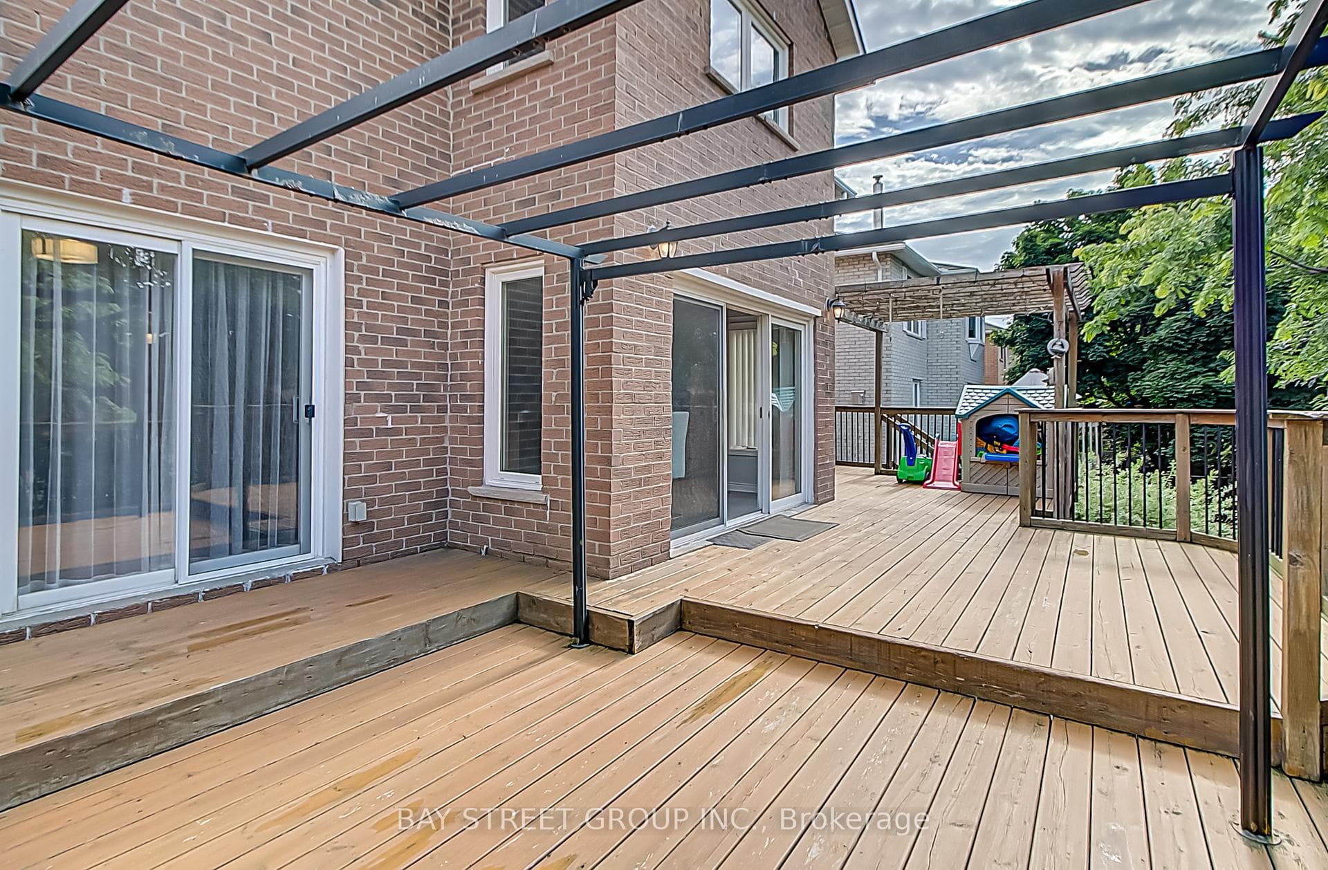 2104 Mayflower Boulevard photo 37